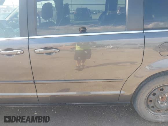 ✅ 2017 Dodge Grand Caravan SXT • VIN: 2C4RDGCG0HR581000 • Lot: 43398600. Listed on IAAI with Not provided. Free auction sales archive from the USA and detailed vehicle history report at DreamBid. Image 6.