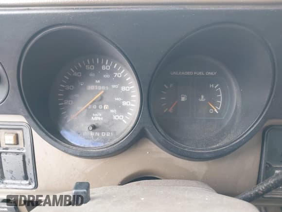 ✅ 1992 Dodge Passenger • VIN: 2B5WB35Y5NK172074 • Lot: 42010461. Wystawiony na IAAI z przebiegiem 101 961 mil. Bezpłatny archiwum sprzedaży aukcyjnych z USA i szczegółowy raport historii pojazdu na DreamBid. Zdjęcie 7.