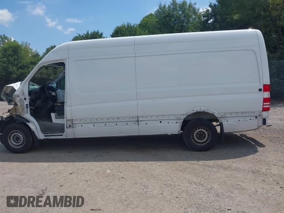 ✅ 2017 Mercedes-Benz Sprinter Cargo Worker • VIN: WD3PE8CD5HP521290 • Lot: 42981848. Wystawiony na IAAI z przebiegiem Nie podano. Bezpłatny archiwum sprzedaży aukcyjnych z USA i szczegółowy raport historii pojazdu na DreamBid. Zdjęcie 14.