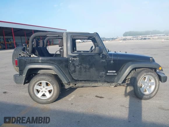 ✅ 2015 Jeep Wrangler Sport • VIN: 1C4AJWAG3FL717421 • Лот: 43008332. Опубликован ранее на IAAI с пробегом 136 611 миль. Бесплатный доступ к архиву аукционных продаж из США и подробный отчёт об истории автомобиля на DreamBid. Изображение 13.