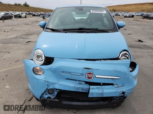 ✅ 2017 FIAT 500e • VIN: 3C3CFFGE8HT530073 • Lot: 82094885. Wystawiony na Copart z przebiegiem 64 062 mil. Bezpłatny archiwum sprzedaży aukcyjnych z USA i szczegółowy raport historii pojazdu na DreamBid. Zdjęcie 5.