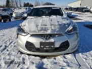 ✅ 2016 Hyundai Veloster • VIN: KMHTC6AD3GU273375 • Lot: 43976405. Wystawiony na Copart z przebiegiem 137 479 mil. Bezpłatny archiwum sprzedaży aukcyjnych z USA i szczegółowy raport historii pojazdu na DreamBid. Zdjęcie 5.