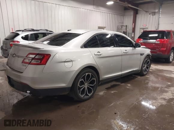 ✅ 2016 Ford Taurus SHO • VIN: 1FAHP2KT1GG111195 • Lot: 43757639. Listed on IAAI with 152,670 mi. Free auction sales archive from the USA and detailed vehicle history report at DreamBid. Image 4.