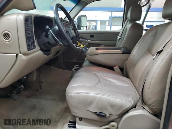 ✅ 2006 Chevrolet Silverado 2500HD LT1 • VIN: 1GCHK23D86F200833 • Lot: 46864485. Wystawiony na Copart z przebiegiem 153 783 mil. Bezpłatny archiwum sprzedaży aukcyjnych z USA i szczegółowy raport historii pojazdu na DreamBid. Zdjęcie 7.