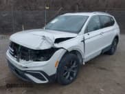 ✅ 2023 Volkswagen Tiguan SE • VIN: 3VV2B7AX8PM062519 • Lot: 41541819. Wystawiony na IAAI z przebiegiem 93 873 mil. Bezpłatny archiwum sprzedaży aukcyjnych z USA i szczegółowy raport historii pojazdu na DreamBid. Zdjęcie 6.