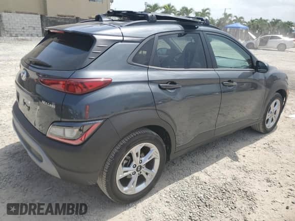 ✅ 2022 Hyundai Kona SEL • VIN: KM8K32AB1NU914152 • Lot: 59475723. Wystawiony na Copart z przebiegiem 1 285 mil mil. Skorzystaj z bezpłatnego archiwum sprzedaży aukcyjnych z USA i zobacz szczegółowy raport historii pojazdu na DreamBid. Zdjęcie 3.