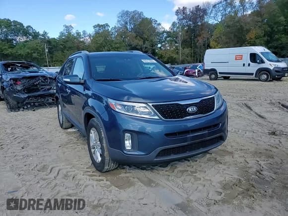 ✅ 2014 Kia Sorento LX • VIN: 5XYKT3A63EG468956 • Lot: 82513065. Listed on Copart with 175,842 mi. Free auction sales archive from the USA and detailed vehicle history report at DreamBid. Image 14.