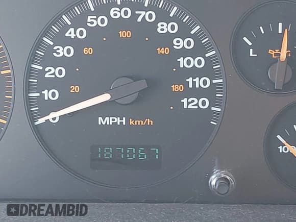 ✅ 2004 Jeep Grand Cherokee Laredo • VIN: 1J8GW48NX4C398321 • Lot: 43895383. Wystawiony na IAAI z przebiegiem 187 067 mil. Bezpłatny archiwum sprzedaży aukcyjnych z USA i szczegółowy raport historii pojazdu na DreamBid. Zdjęcie 7.