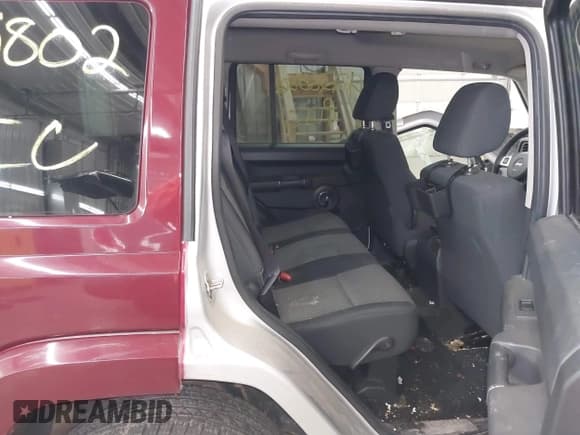 ✅ 2010 Jeep Commander Sport • VIN: 1J4RG4GK6AC140856 • Lot: 42285802. Listed on IAAI with 247,830 mi. Free auction sales archive from the USA and detailed vehicle history report at DreamBid. Image 8.