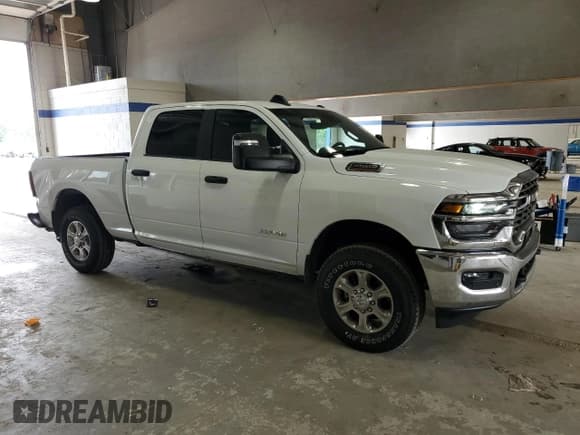 ✅ 2025 Ram 2500 Big Horn • VIN: 3C6UR5DJ7SG519303 • Лот: 58896785. Опубликован ранее на Copart с пробегом 3 031 миль. Бесплатный доступ к архиву аукционных продаж из США и подробный отчёт об истории автомобиля на DreamBid. Изображение 4.