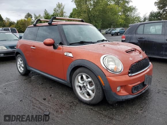 ✅ 2011 MINI Hardtop S • VIN: WMWSV3C59BTY11751 • Lot: 84928125. Listed on Copart with 118,260 mi. Free auction sales archive from the USA and detailed vehicle history report at DreamBid. Image 4.