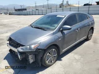 2020 Hyundai Ioniq SE с VIN KMHC65LD4LU207572, выставлен на аукционе Copart как лот 54187205 с пробегом 136 887 миль миль и Списание • Salvage title. История ставок и продаж доступна на DreamBid. Изображение 1.