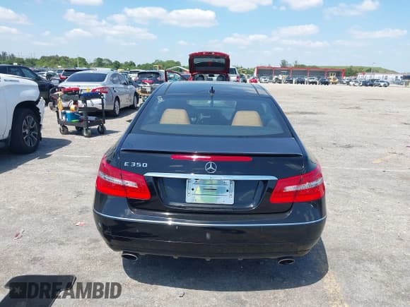 ✅ 2013 Mercedes-Benz E 350 • VIN: WDDKJ5KB1DF212769 • Lot: 42064928. Wystawiony na IAAI z przebiegiem 62 500 mil. Bezpłatny archiwum sprzedaży aukcyjnych z USA i szczegółowy raport historii pojazdu na DreamBid. Zdjęcie 17.