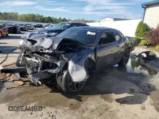 2018 Dodge Challenger T/A 392 z VIN 2C3CDZFJ4JH220040, wystawiony jako Copart lot #84881375 z przebiegiem Nie podano mil oraz Szkoda całkowita • Salvage title. Historia ofert i sprzedaży dostępna na DreamBid. Obrazek 1.