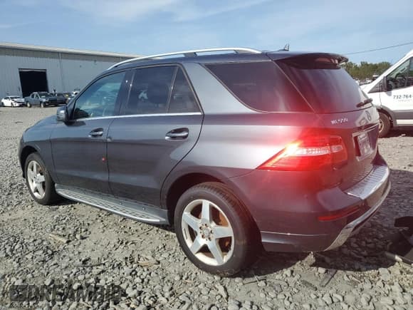 ✅ 2014 Mercedes-Benz M 550 • VIN: 4JGDA7DB4EA363255 • Лот: 72082025. Опубликован ранее на Copart с пробегом 127 164 миль. Бесплатный доступ к архиву аукционных продаж из США и подробный отчёт об истории автомобиля на DreamBid. Изображение 2.