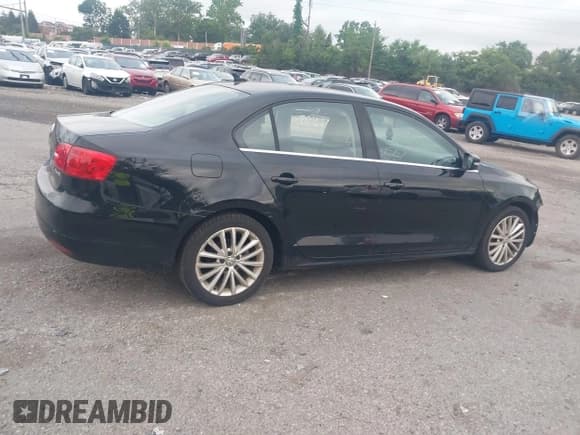 ✅ 2013 Volkswagen Jetta SEL • VIN: 3VWGP7AJ1DM264614 • Лот: 42722881. Опубликован ранее на IAAI с пробегом 170 436 миль. Бесплатный доступ к архиву аукционных продаж из США и подробный отчёт об истории автомобиля на DreamBid. Изображение 4.