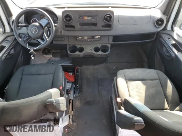 ✅ 2021 Mercedes-Benz Sprinter Cargo • VIN: W1Y40BHY6MT050196 • Lot: 85394564. Wystawiony na Copart z przebiegiem 78 894 mil. Bezpłatny archiwum sprzedaży aukcyjnych z USA i szczegółowy raport historii pojazdu na DreamBid. Zdjęcie 8.