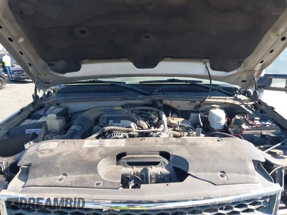 ✅ 2005 Chevrolet Silverado 2500HD LS • VIN: 1GCHK232X5F834481 • Lot: 43302751. Wystawiony na IAAI z przebiegiem 196 320 mil. Bezpłatny archiwum sprzedaży aukcyjnych z USA i szczegółowy raport historii pojazdu na DreamBid. Zdjęcie 10.