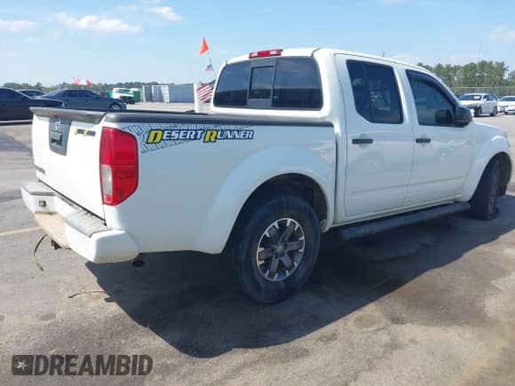 2014 Nissan Frontier Desert Runner z VIN 1N6AD0ER1EN768304, wystawiony jako IAAI lot #43281195 z przebiegiem 115 362 mil mil oraz . Historia ofert i sprzedaży dostępna na DreamBid. Obrazek 4.