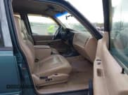 ✅ 1997 Ford Explorer XLT • VIN: 1FMDU32P3VZB34002 • Lot: 41620592. Wystawiony na IAAI z przebiegiem 227 461 mil. Bezpłatny archiwum sprzedaży aukcyjnych z USA i szczegółowy raport historii pojazdu na DreamBid. Zdjęcie 5.