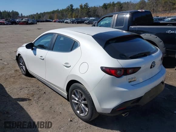 ✅ 2022 Mazda 3 S • VIN: JM1BPAJL5N1516505 • Lot: 41801842. Wystawiony na IAAI z przebiegiem 16 459 mil. Bezpłatny archiwum sprzedaży aukcyjnych z USA i szczegółowy raport historii pojazdu na DreamBid. Zdjęcie 3.