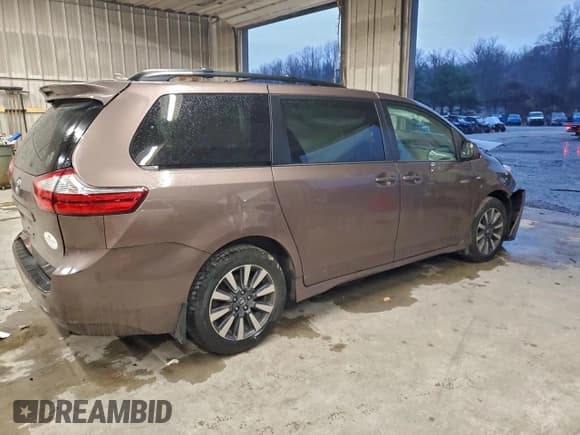 ✅ 2018 Toyota Sienna LE • VIN: 5TDJZ3DC6JS206809 • Лот: 92992355. Опубликован ранее на Copart с пробегом Не указан. Бесплатный доступ к архиву аукционных продаж из США и подробный отчёт об истории автомобиля на DreamBid. Изображение 3.