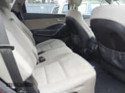 ✅ 2017 Hyundai Santa Fe SE • VIN: KM8SMDHF1HU238369 • Lot: 43682236. Wystawiony na IAAI z przebiegiem 179 000 mil. Bezpłatny archiwum sprzedaży aukcyjnych z USA i szczegółowy raport historii pojazdu na DreamBid. Zdjęcie 8.