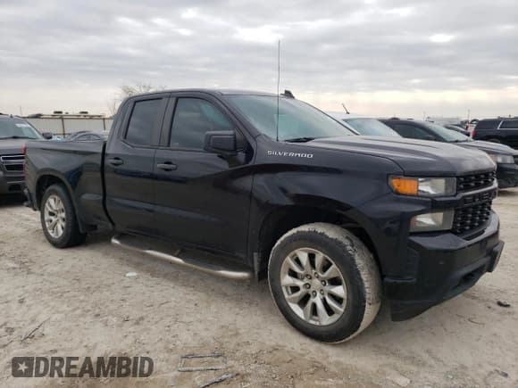 ✅ 2020 Chevrolet Silverado 1500 Custom • VIN: 1GCRWBEK7LZ371409 • Lot: 45115505. Wystawiony na Copart z przebiegiem 62 153 mil. Bezpłatny archiwum sprzedaży aukcyjnych z USA i szczegółowy raport historii pojazdu na DreamBid. Zdjęcie 4.