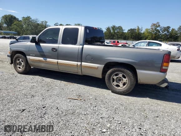 ✅ 2002 Chevrolet Silverado 1500 LS • VIN: 2GCEC19T221315633 • Lot: 84916865. Listed on Copart with 415,846 mi. Free auction sales archive from the USA and detailed vehicle history report at DreamBid. Image 2.