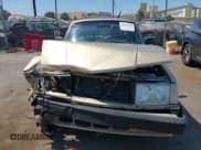 ✅ 1990 Volvo 240 • VIN: YV1AA8842L1424134 • Lot: 42626072. Wystawiony na IAAI z przebiegiem 87 728 mil. Bezpłatny archiwum sprzedaży aukcyjnych z USA i szczegółowy raport historii pojazdu na DreamBid. Zdjęcie 13.