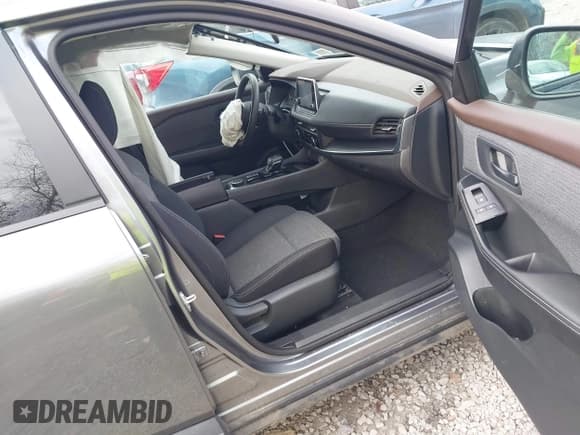 ✅ 2021 Nissan Rogue S • VIN: 5N1AT3AB2MC830833 • Lot: 43562344. Wystawiony na IAAI z przebiegiem 37 335 mil. Bezpłatny archiwum sprzedaży aukcyjnych z USA i szczegółowy raport historii pojazdu na DreamBid. Zdjęcie 5.