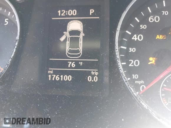 ✅ 2013 Volkswagen CC R-Line • VIN: WVWBN7AN9DE555566 • Lot: 43443531. Wystawiony na IAAI z przebiegiem 176 100 mil. Bezpłatny archiwum sprzedaży aukcyjnych z USA i szczegółowy raport historii pojazdu na DreamBid. Zdjęcie 7.