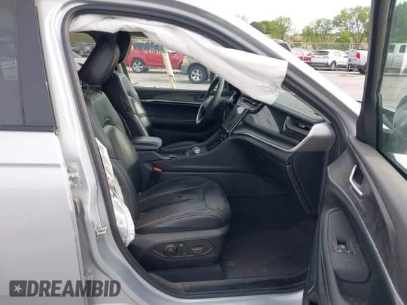 ✅ 2023 Jeep Grand Cherokee • VIN: 1C4RJYB66PC649556 • Lot: 42512899. Wystawiony na IAAI z przebiegiem 36 799 mil. Bezpłatny archiwum sprzedaży aukcyjnych z USA i szczegółowy raport historii pojazdu na DreamBid. Zdjęcie 5.