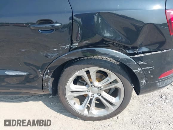 ✅ 2017 Audi Q3 Prestige • VIN: WA1GCCFS0HR015809 • Lot: 42405089. Listed on IAAI with 111,565 mi. Free auction sales archive from the USA and detailed vehicle history report at DreamBid. Image 6.