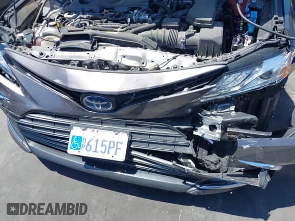 2022 Toyota Camry Hybrid XLE with VIN 4T1F31AK4NU571560, listed as a IAAI auction lot 42654973 with 10,810 mi miles and . Bid and sale history available at DreamBid. Image 6.