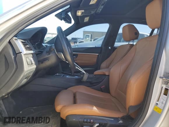 ✅ 2018 BMW 3 Series 330i • VIN: WBA8B9G54JNU57690 • Lot: 87233225. Listed on Copart with 78,227 mi. Free auction sales archive from the USA and detailed vehicle history report at DreamBid. Image 7.