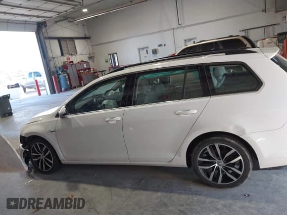 ✅ 2016 Volkswagen Golf TSI S • VIN: 3VWC17AU6GM519160 • Lot: 41869740. Listed on IAAI with 118,756 mi. Free auction sales archive from the USA and detailed vehicle history report at DreamBid. Image 13.