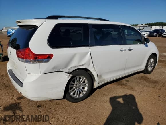 ✅ 2012 Toyota Sienna XLE • VIN: 5TDYK3DCXCS205412 • Lot: 89448115. Wystawiony na Copart z przebiegiem 175 077 mil. Bezpłatny archiwum sprzedaży aukcyjnych z USA i szczegółowy raport historii pojazdu na DreamBid. Zdjęcie 3.