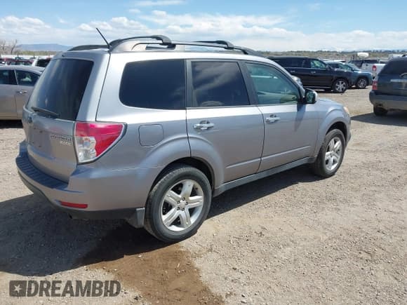 ✅ 2010 Subaru Forester X Limited • VIN: JF2SH6DC5AH777741 • Lot: 42117516. Listed on IAAI with 95,345 mi. Free auction sales archive from the USA and detailed vehicle history report at DreamBid. Image 4.