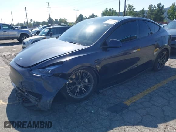 ✅ 2024 Tesla Model Y • VIN: 7SAYGDED2RF198566 • Lot: 43484528. Wystawiony na IAAI z przebiegiem 26 381 mil. Bezpłatny archiwum sprzedaży aukcyjnych z USA i szczegółowy raport historii pojazdu na DreamBid. Zdjęcie 24.