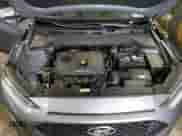 2018 Hyundai Kona SE z VIN KM8K1CAAXJU150086, wystawiony jako Copart lot #44582303 z przebiegiem 76 431 mil mil oraz . Historia ofert i sprzedaży dostępna na DreamBid. Obrazek 12.