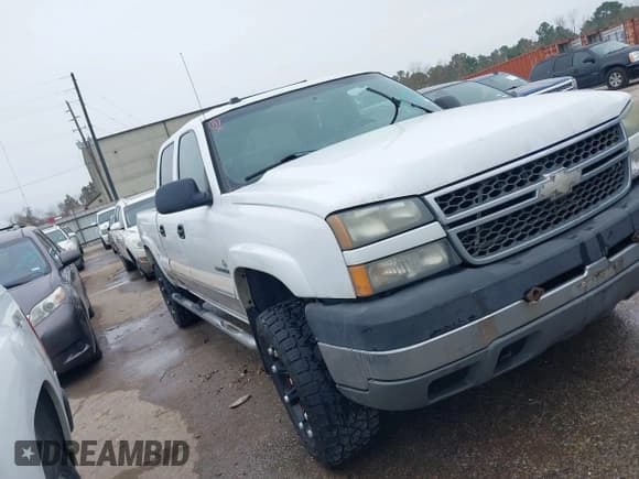 ✅ 2005 Chevrolet Silverado 2500HD LS • VIN: 1GCHK23U25F839031 • Lot: 41594750. Wystawiony na IAAI z przebiegiem 320 713 mil. Bezpłatny archiwum sprzedaży aukcyjnych z USA i szczegółowy raport historii pojazdu na DreamBid. Zdjęcie 1.
