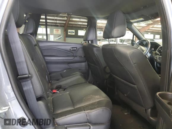 ✅ 2022 Honda Passport EX-L • VIN: 5FNYF8H59NB000975 • Lot: 60622185. Listed on Copart with 40,994 mi. Free auction sales archive from the USA and detailed vehicle history report at DreamBid. Image 11.