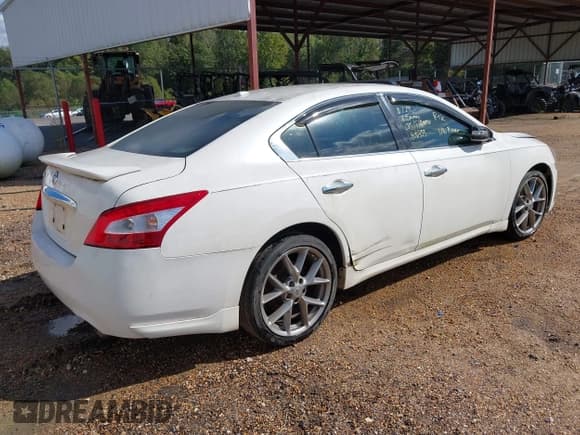 ✅ 2011 Nissan Maxima SV • VIN: 1N4AA5AP1BC806933 • Lot: 43405889. Wystawiony na IAAI z przebiegiem 174 137 mil. Bezpłatny archiwum sprzedaży aukcyjnych z USA i szczegółowy raport historii pojazdu na DreamBid. Zdjęcie 4.