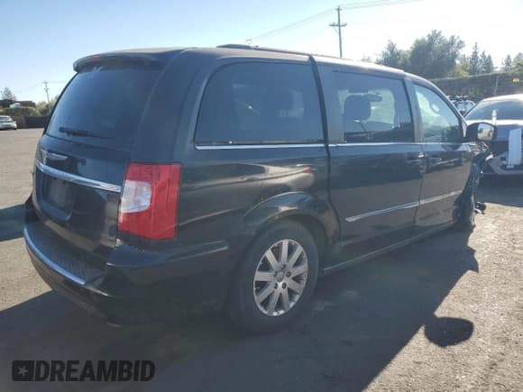✅ 2015 Chrysler Town & Country Touring • VIN: 2C4RC1BG9FR577347 • Lot: 85853375. Wystawiony na Copart z przebiegiem 111 143 mil. Bezpłatny archiwum sprzedaży aukcyjnych z USA i szczegółowy raport historii pojazdu na DreamBid. Zdjęcie 3.