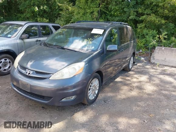 ✅ 2010 Toyota Sienna XLE • VIN: 5TDYK4CC9AS322855 • Lot: 42749513. Listed on IAAI with 205,004 mi. Free auction sales archive from the USA and detailed vehicle history report at DreamBid. Image 18.