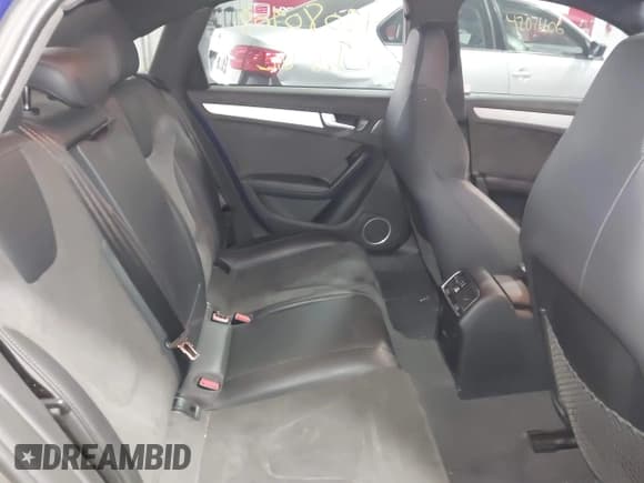 ✅ 2015 Audi S4 Premium Plus • VIN: WAUBGAFLXFA002642 • Lot: 42080908. Wystawiony na IAAI z przebiegiem 162 717 mil. Bezpłatny archiwum sprzedaży aukcyjnych z USA i szczegółowy raport historii pojazdu na DreamBid. Zdjęcie 8.