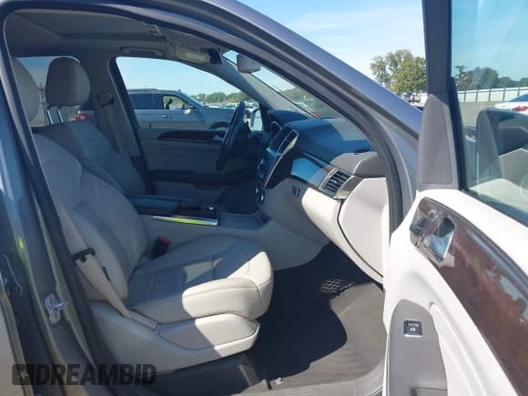 ✅ 2013 Mercedes-Benz M 350 • VIN: 4JGDA5HB5DA249827 • Lot: 43498124. Wystawiony na IAAI z przebiegiem 133 944 mil. Bezpłatny archiwum sprzedaży aukcyjnych z USA i szczegółowy raport historii pojazdu na DreamBid. Zdjęcie 5.