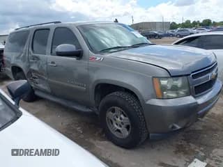 ✅ 2008 Chevrolet Suburban 3LT • VIN: 1GNFC16J88J220734 • Lot: 43279548. Listed on IAAI with 200,040 mi. Free auction sales archive from the USA and detailed vehicle history report at DreamBid. Image 1.