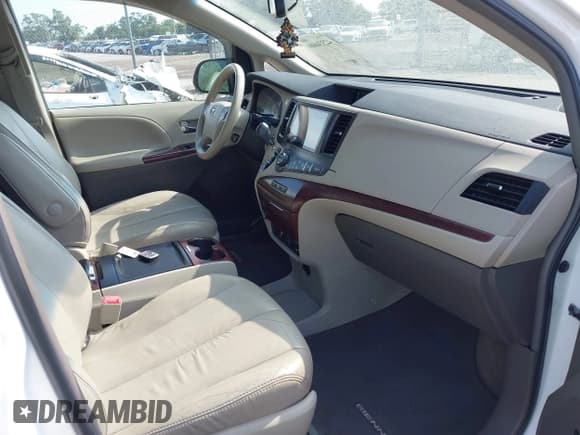 ✅ 2011 Toyota Sienna XLE • VIN: 5TDDK3DC6BS029472 • Лот: 42334600. Опубликован ранее на IAAI с пробегом 145 860 миль. Бесплатный доступ к архиву аукционных продаж из США и подробный отчёт об истории автомобиля на DreamBid. Изображение 5.